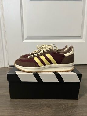 NWOT Adidas Women’s Run 70s 2.0 Sneakers Brown and Yellow Burgundy Running Shoe